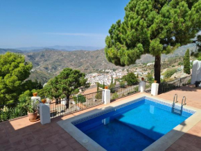Lovely 2 Bed Apartment with Stunning views & Pool, Competa